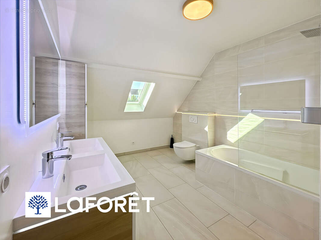 Maison à SAINTE-GENEVIEVE-DES-BOIS