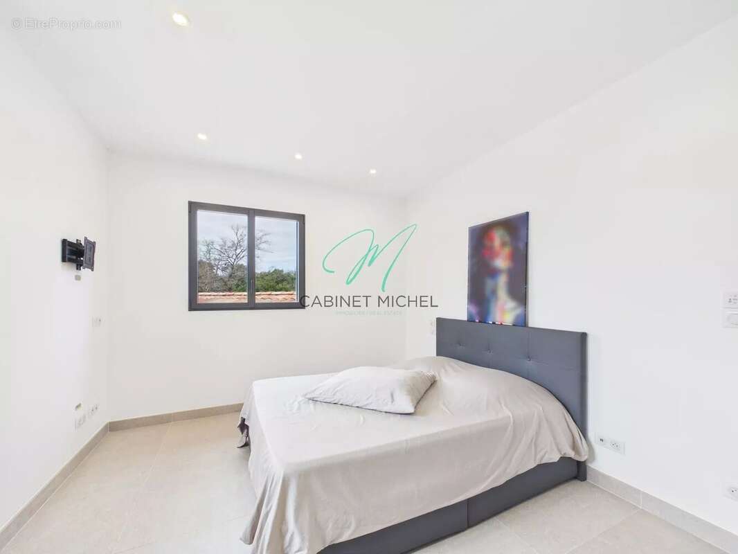 Maison à ROQUEFORT-LES-PINS