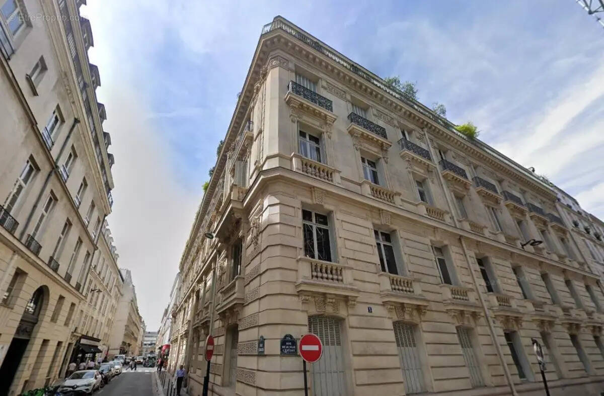 Commerce à PARIS-8E