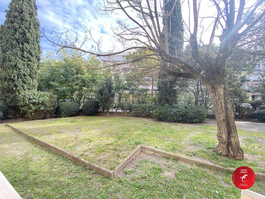 Bas de l&#039;immeuble - Appartement à SAINTE-MAXIME