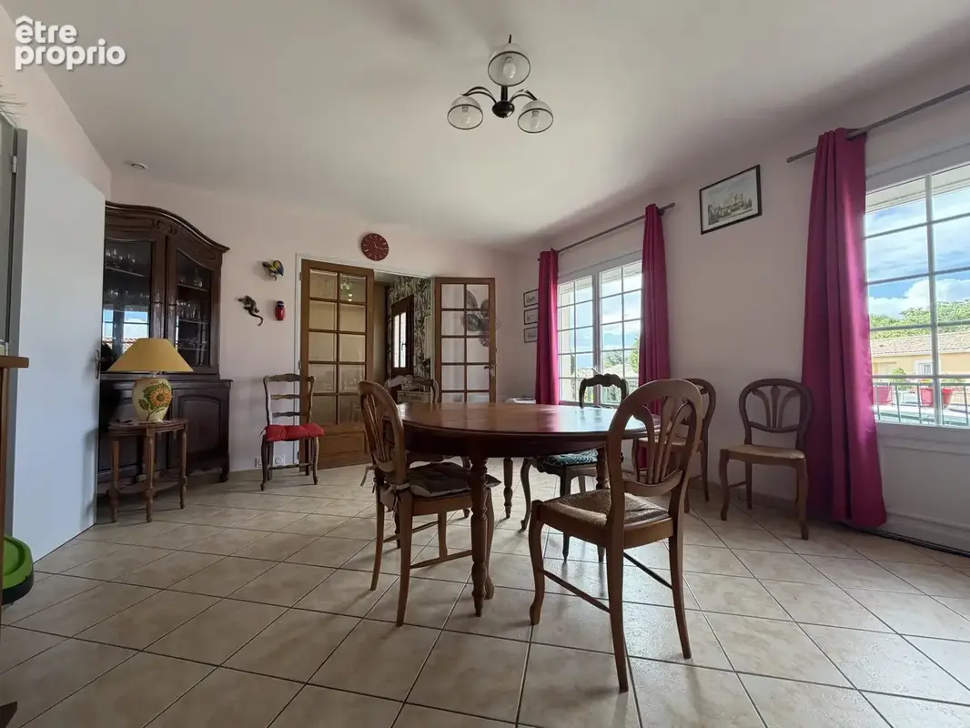 salle à manger.  
