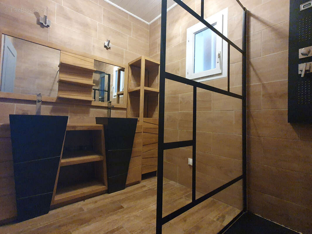 Maison avec deux garages - photo 10