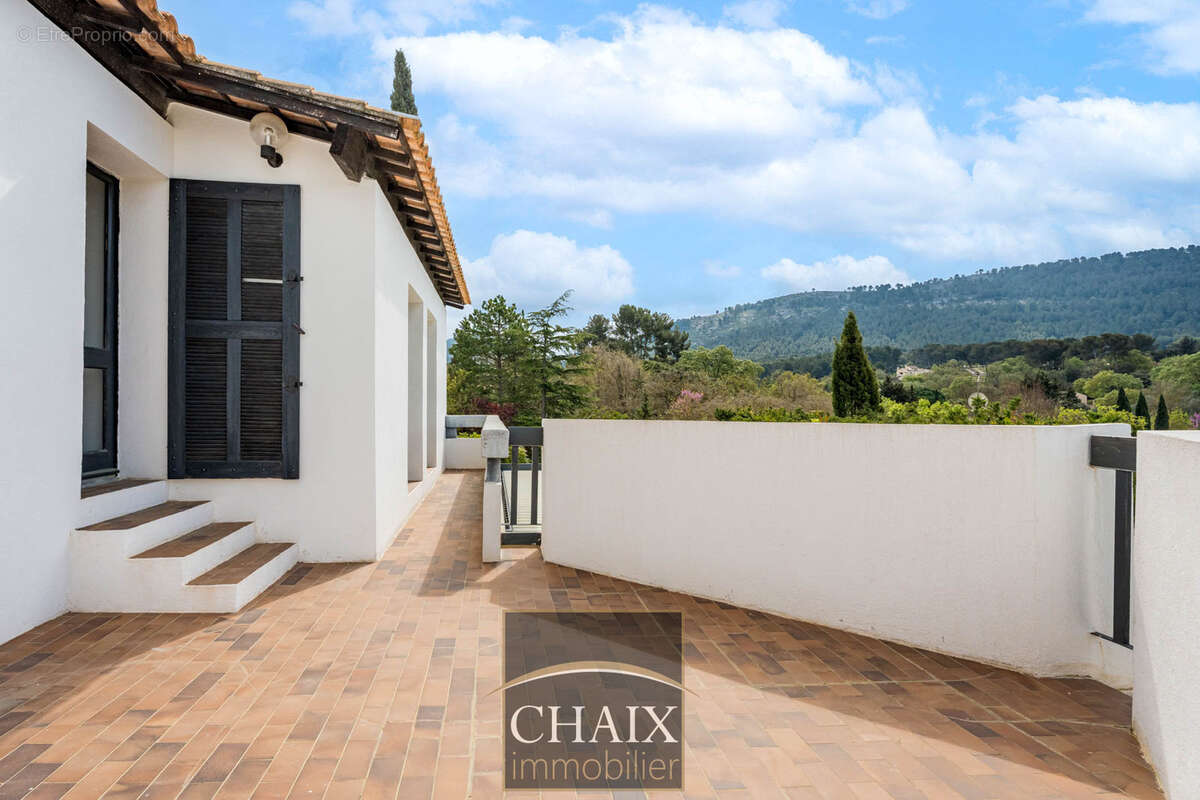 Contemporaine et charme dans un écrin de verdure - photo 5