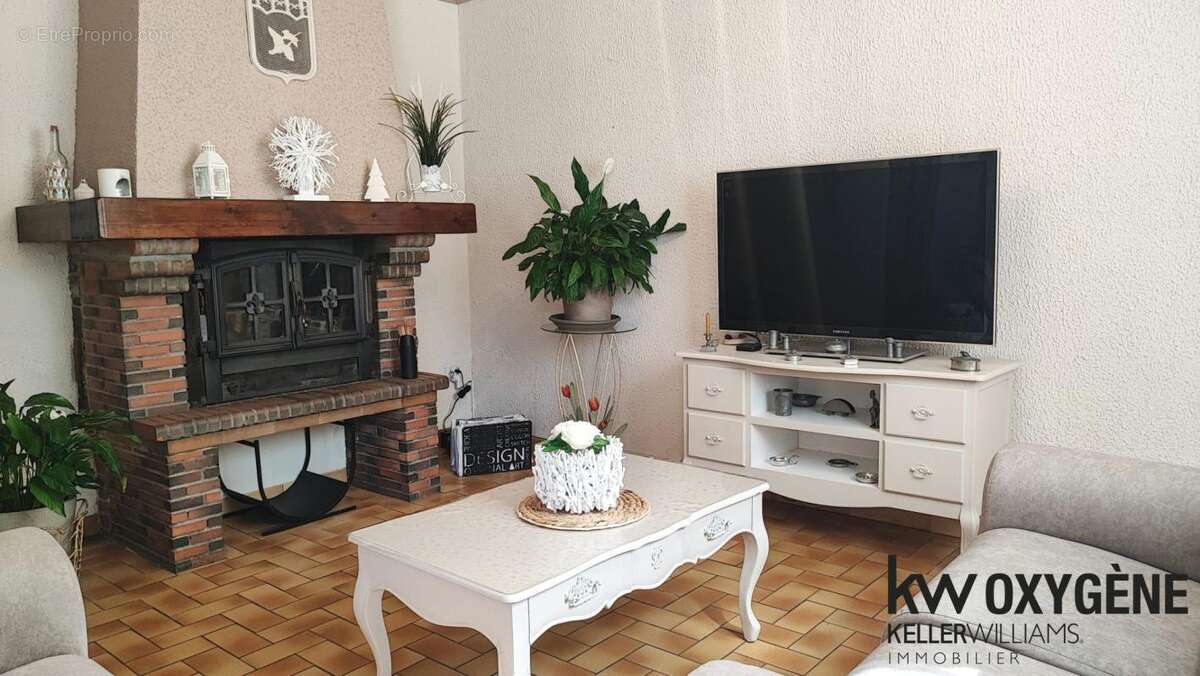 Maison à SAINT-LAURENT-DE-LA-SALANQUE