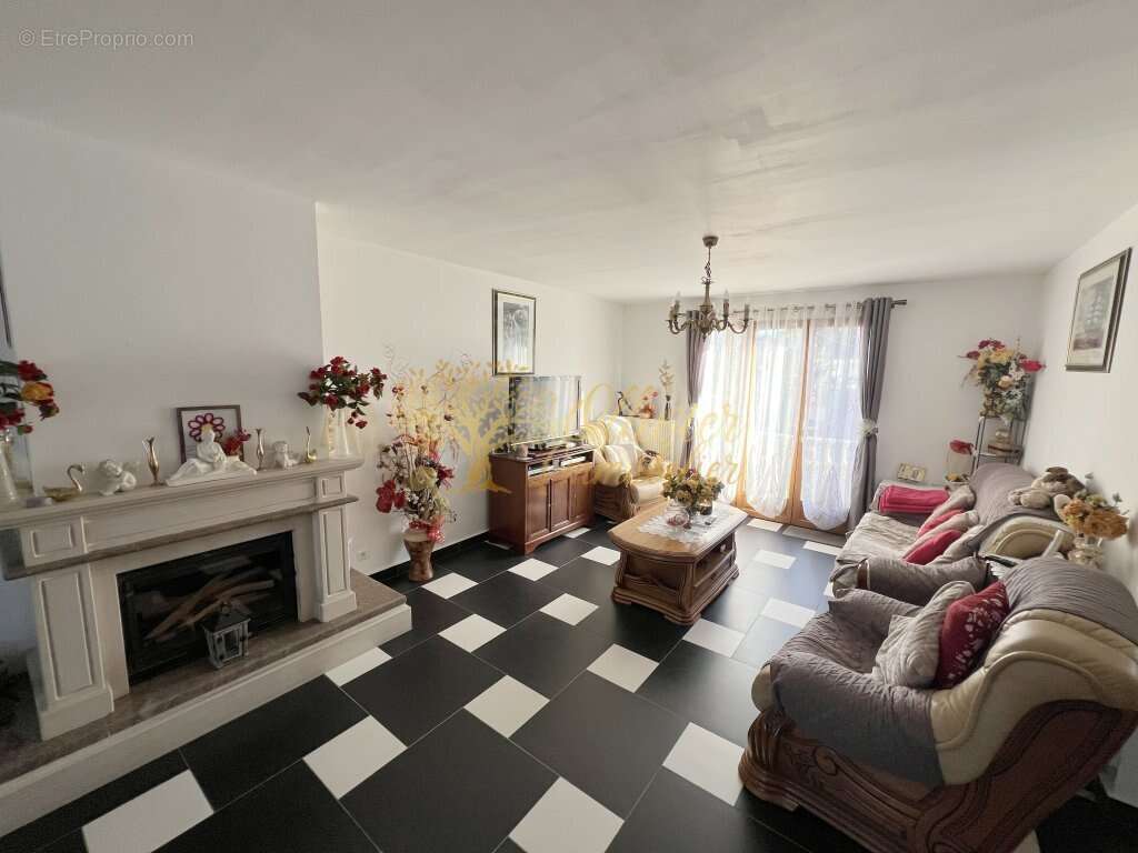 Maison à PONTAULT-COMBAULT