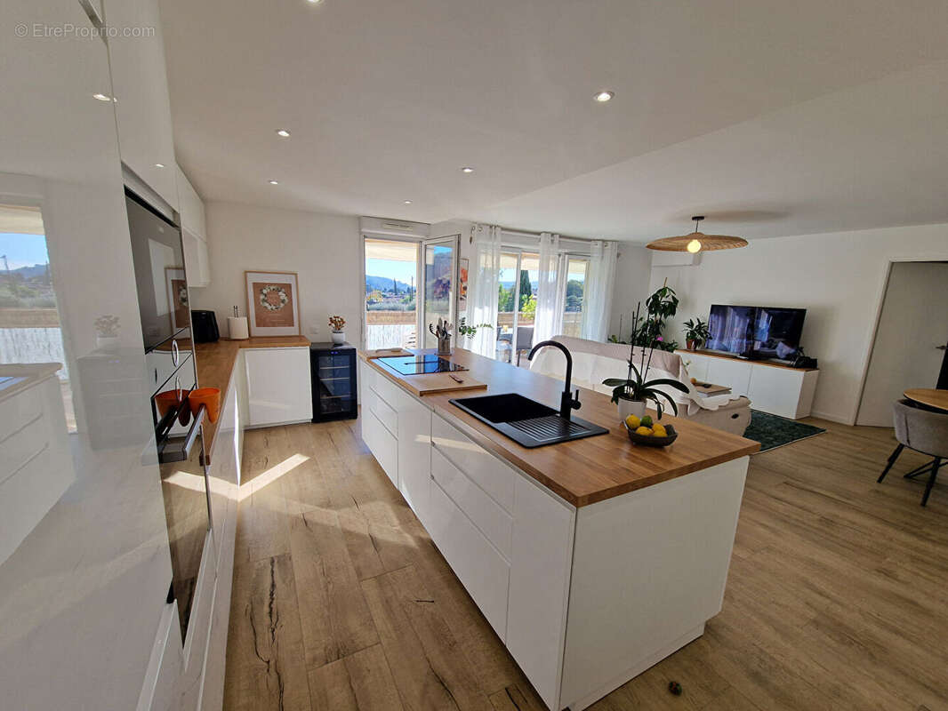 Appartement à CARROS