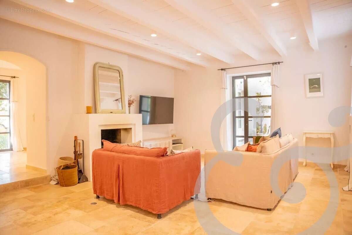 Maison à MAS-BLANC-DES-ALPILLES