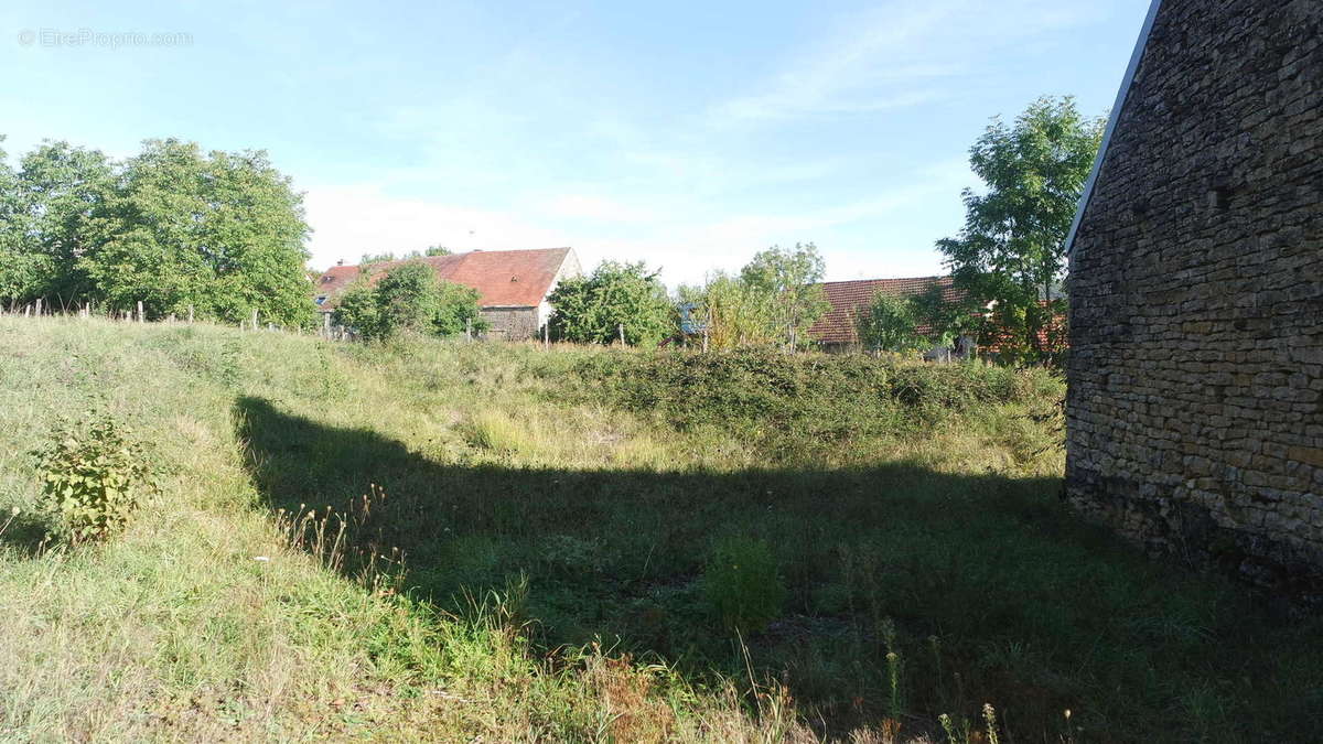 Bâtisse à rénover 200 m²  - photo 3