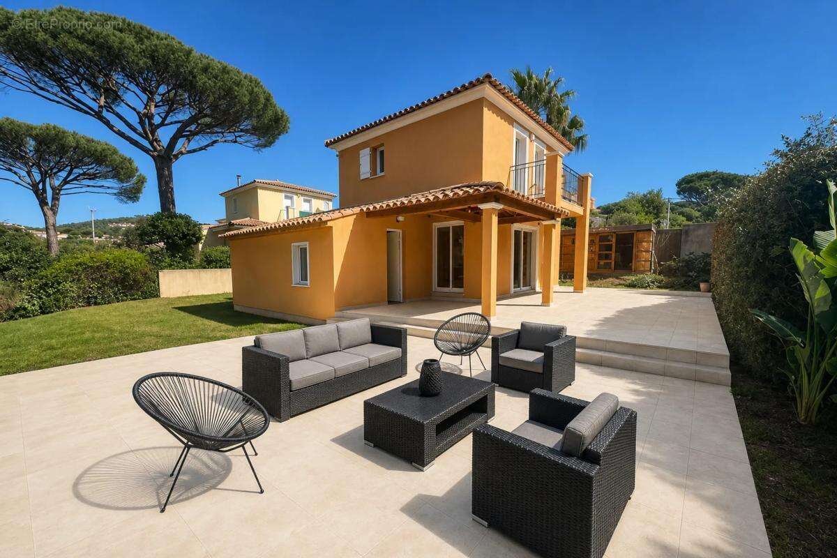 Maison à ROQUEBRUNE-SUR-ARGENS