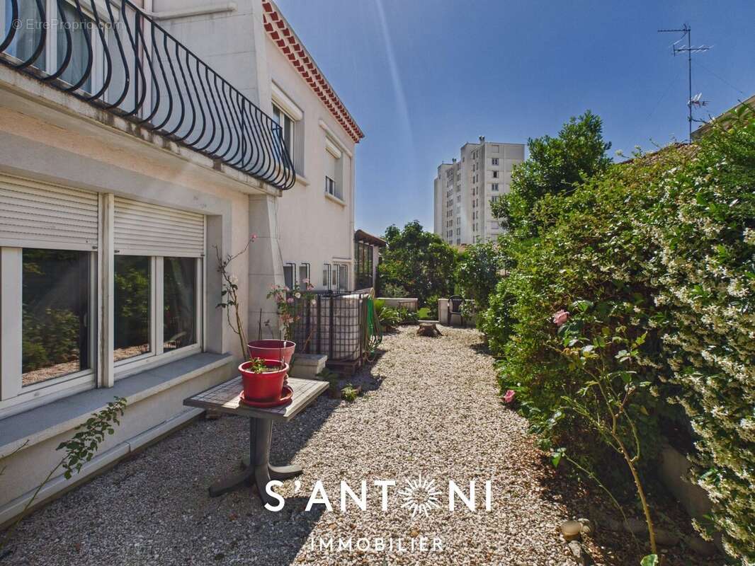 BEZIERS - Maison familiale 186 m² avec piscine et grand terrain de 860 m² - photo 16