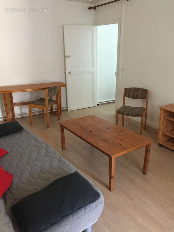 Appartement à VENEUX-LES-SABLONS