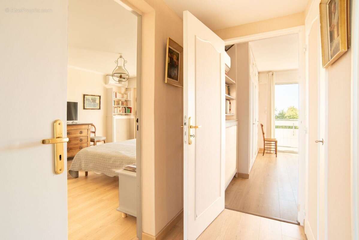 Appartement 6 pièces en dernier étage. - photo 9