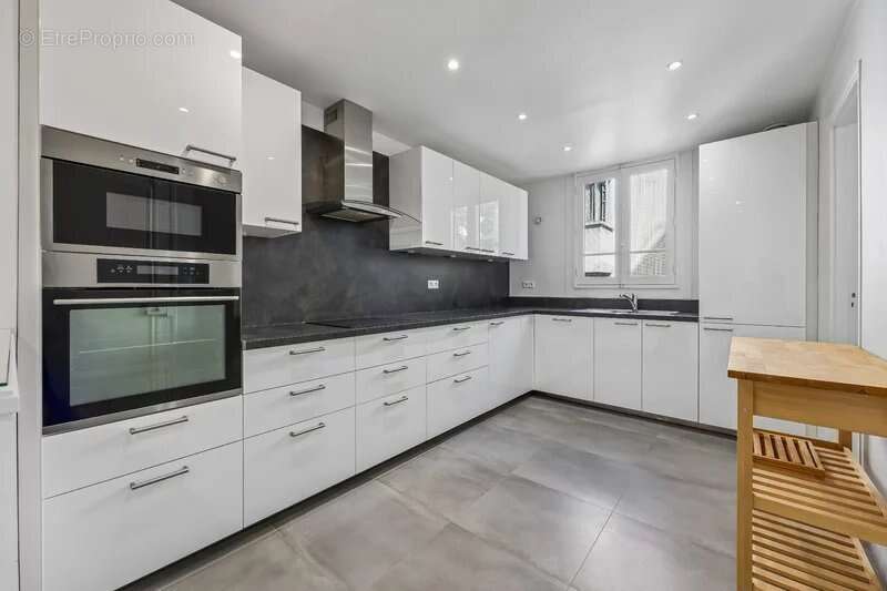 Appartement à NEUILLY-SUR-SEINE