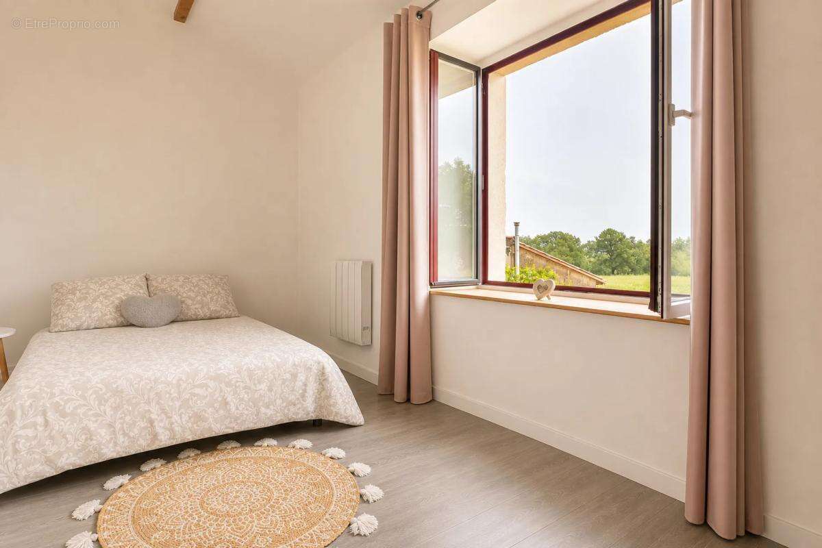 Maison de 6 pièces de 157 m² à Aigrefeuille-sur-Maine - photo 11