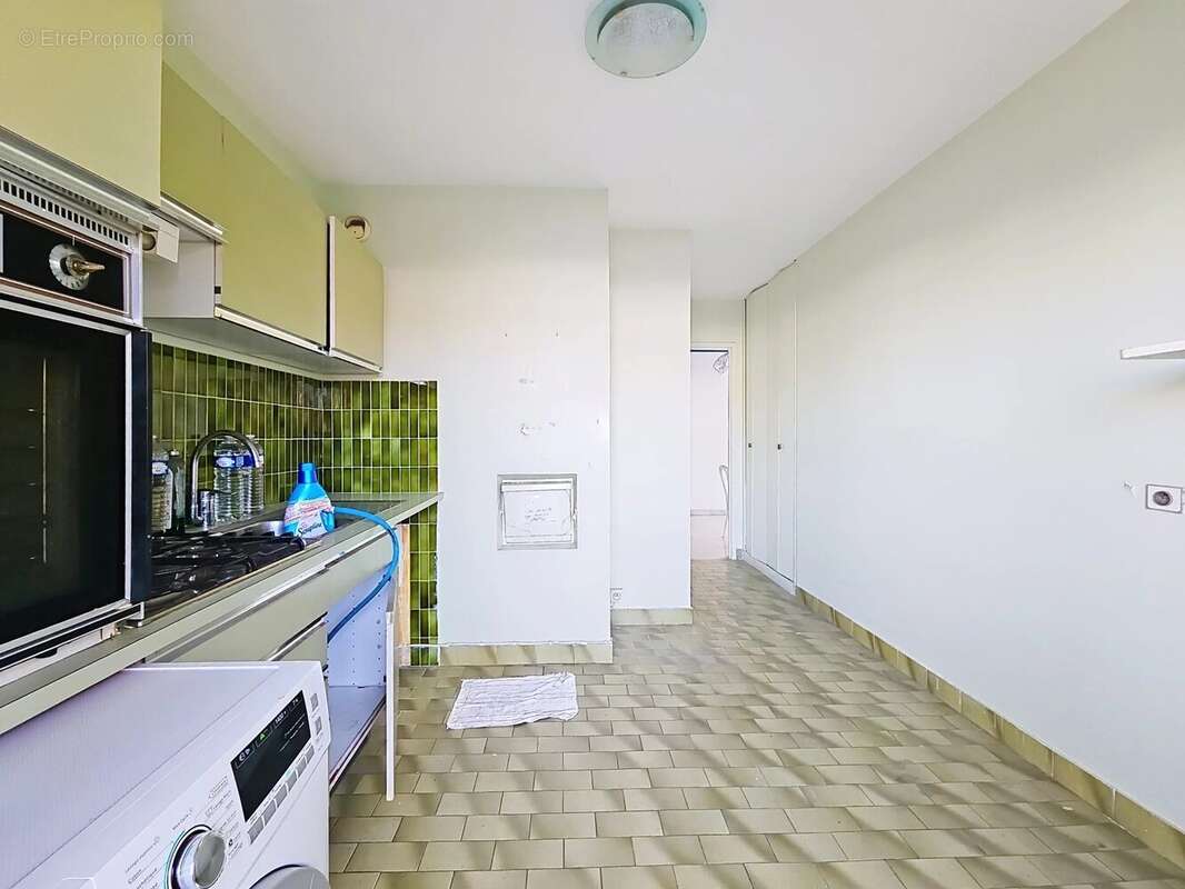 Appartement à SAINT-LAURENT-DU-VAR