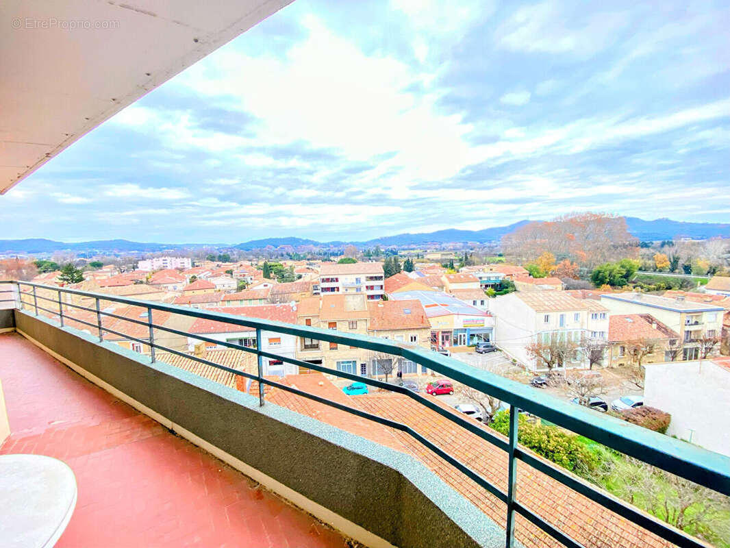 Appartement à BAGNOLS-SUR-CEZE