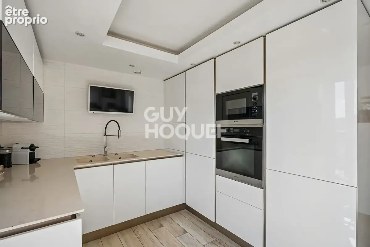 Dernier étage , T4 120m² avec terrasse et parkings - photo 9
