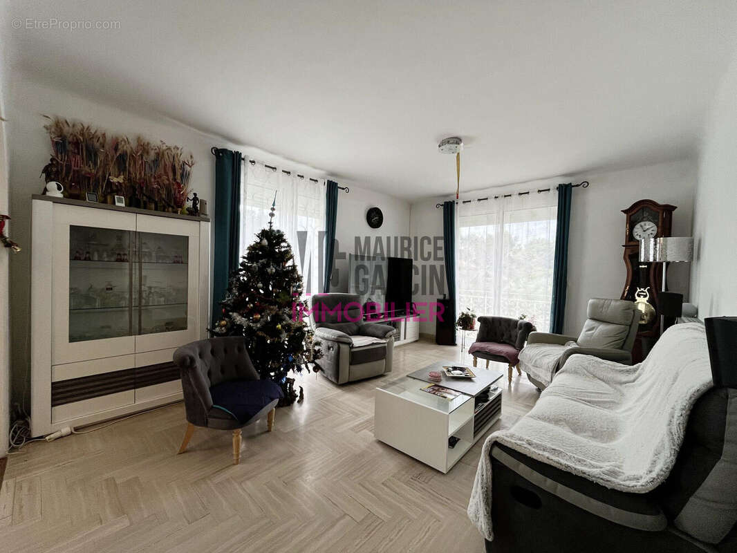 Maison à L'ISLE-SUR-LA-SORGUE