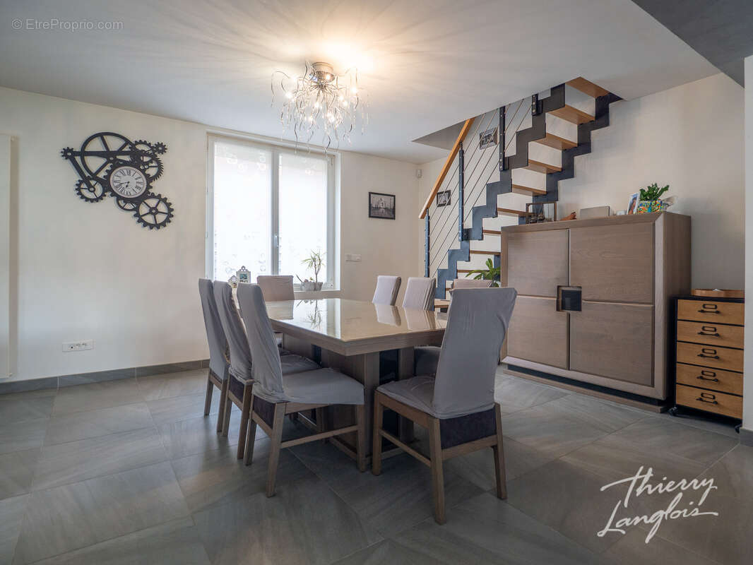 Maison à PERONNE-EN-MELANTOIS