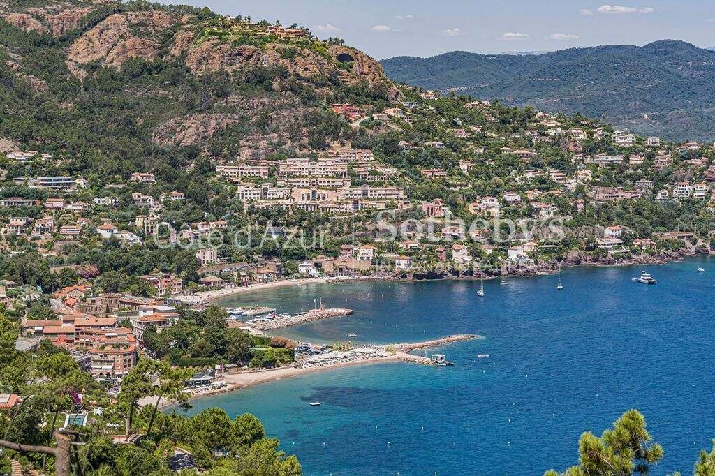 Théoule-sur-Mer – Villa provençale de 180 m² avec vue mer panoramique, piscine et hammam - photo 4
