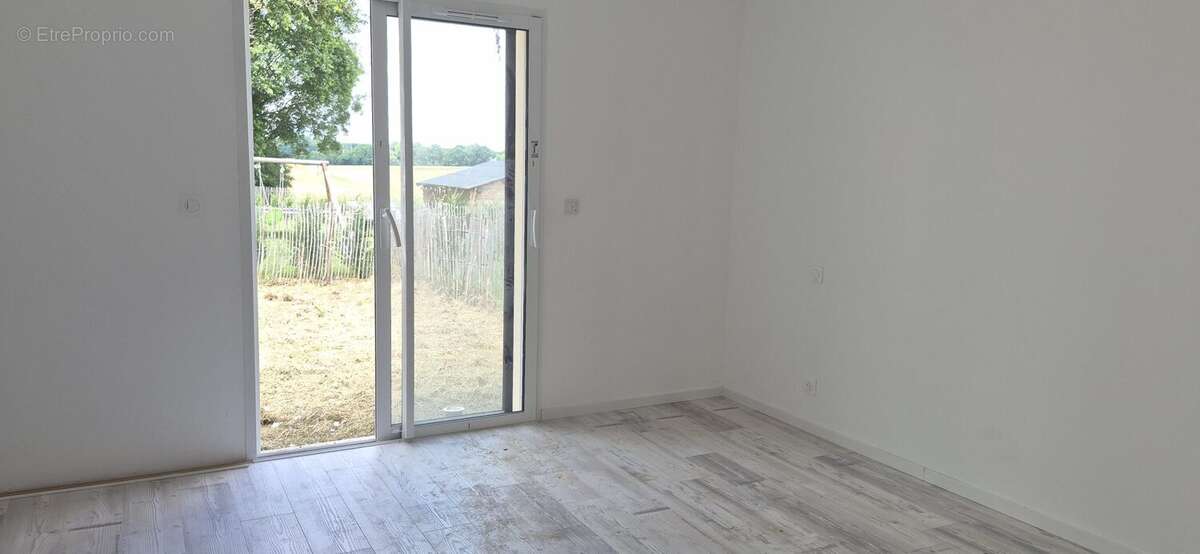 Maison 85 m² à Varzay  - photo 5
