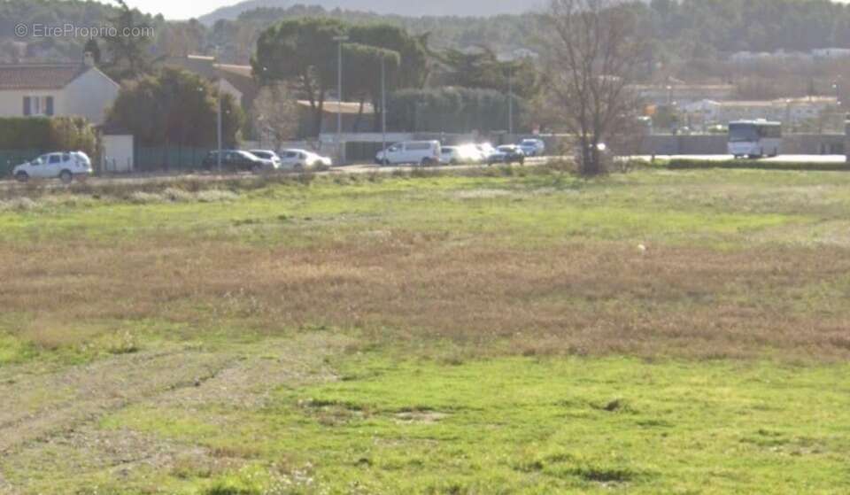 Terrain à PEYROLLES-EN-PROVENCE