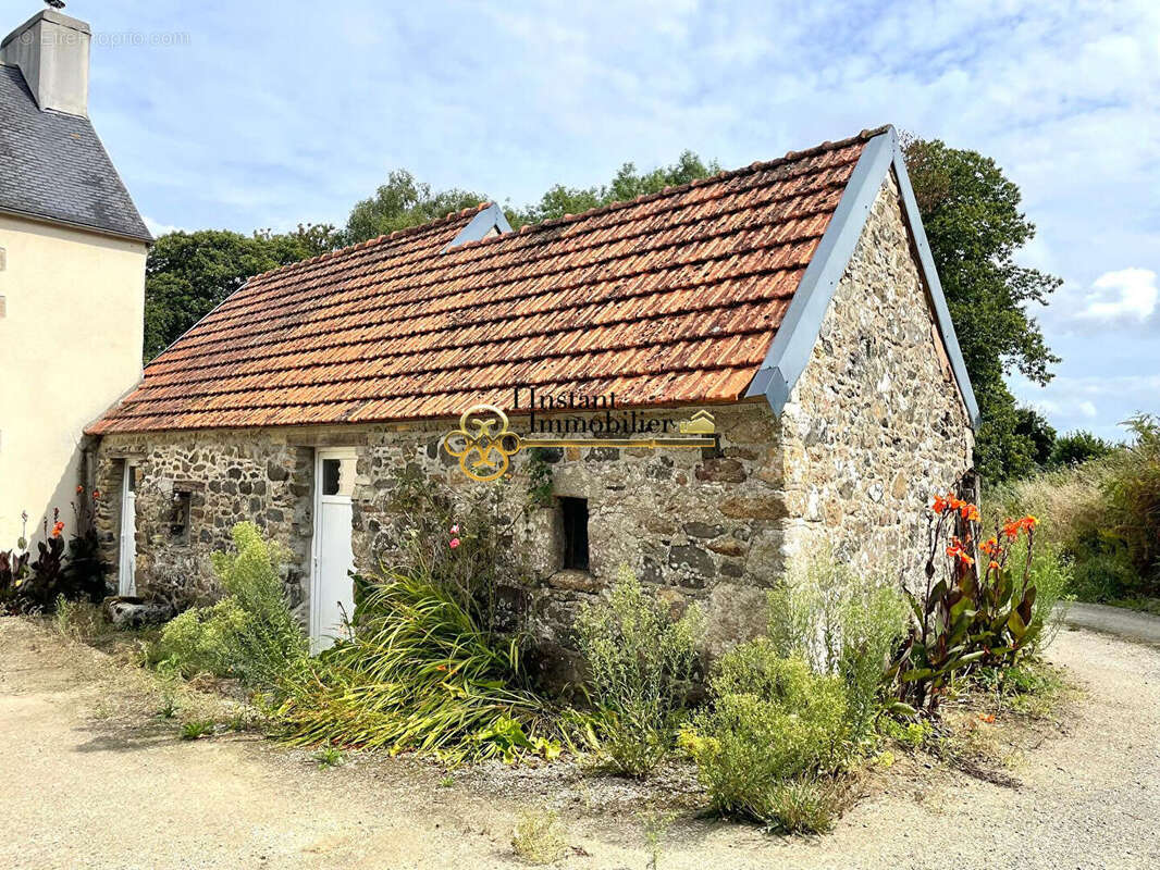 Maison à PLOUEGAT-GUERAND