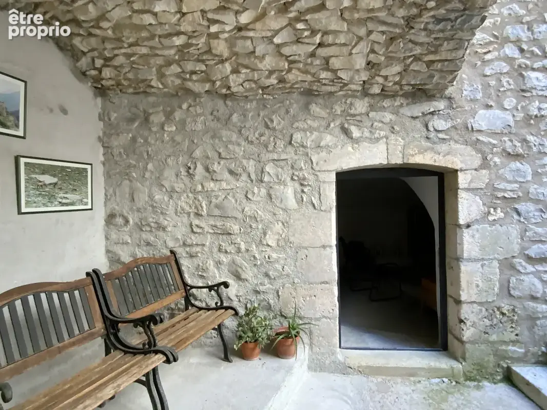 Maison de village en pierre avec cour et garage. - photo 15