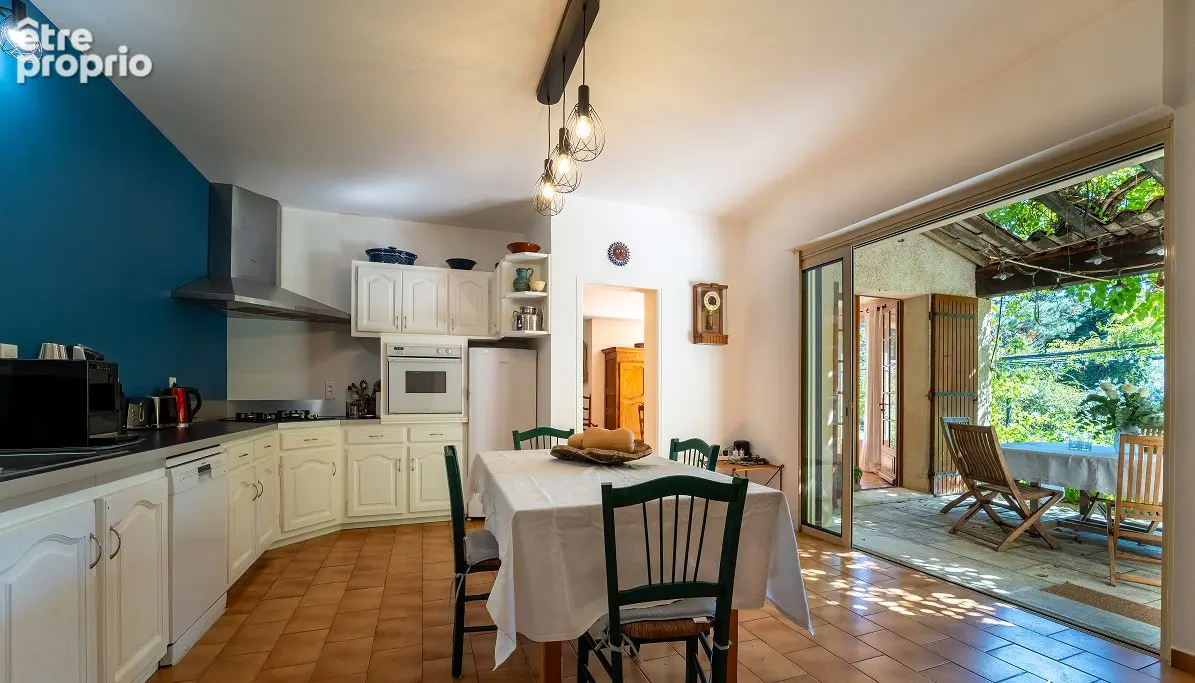 Jonquerettes  - Belle propriété familiale de 323 m² avec piscine sur 2 000 m² - photo 7