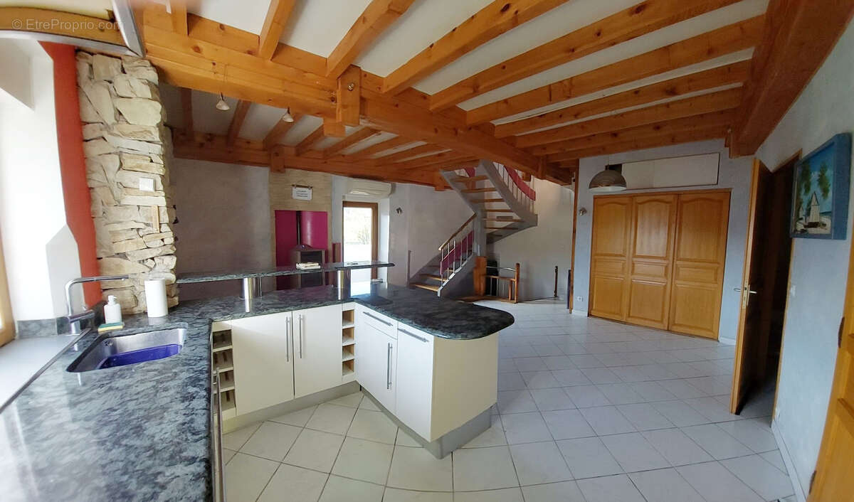 Maison à PIERRE-CHATEL