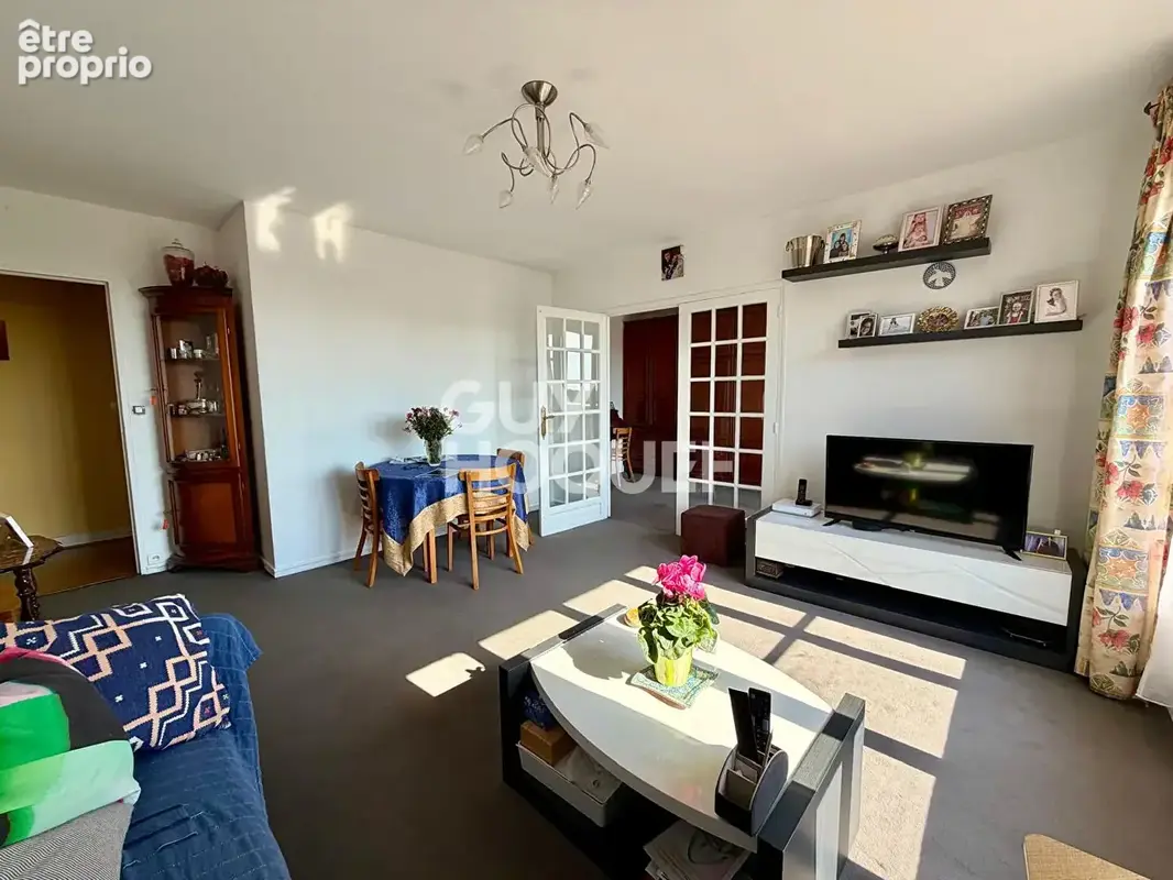 Meudon-la-forêt - 4 pièces - 77,17 m² - 10e étage - vue dégagée -terrasse, balcon, cave et parking - photo 2