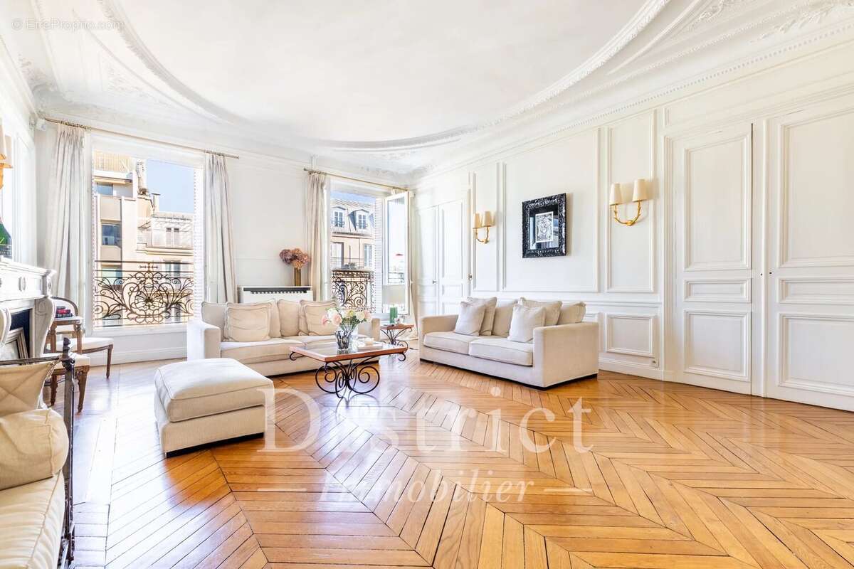 Appartement à PARIS-8E