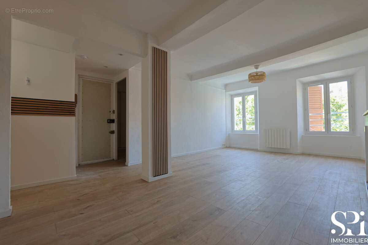 HYERES CENTRE- Appartement T3 62m2 Rénové - photo 4