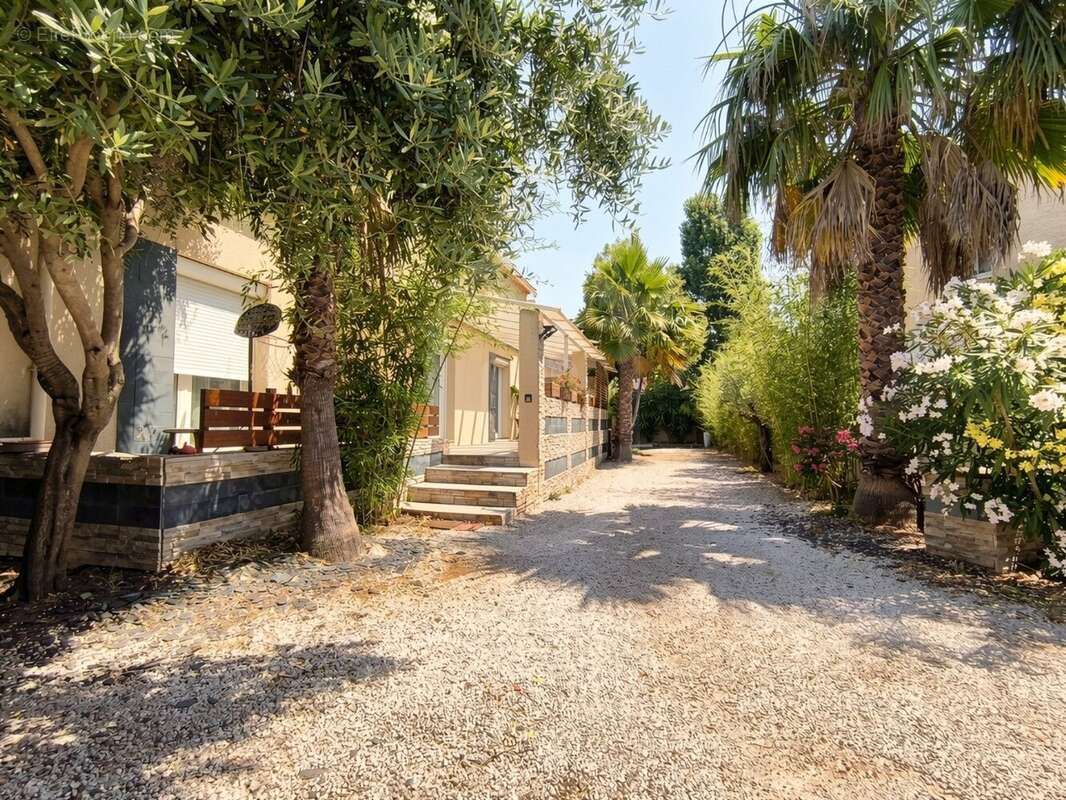 Maison familiale avec suite parentale, jardin, jacuzzi, terrasses et stationnements  Frontignan - photo 2