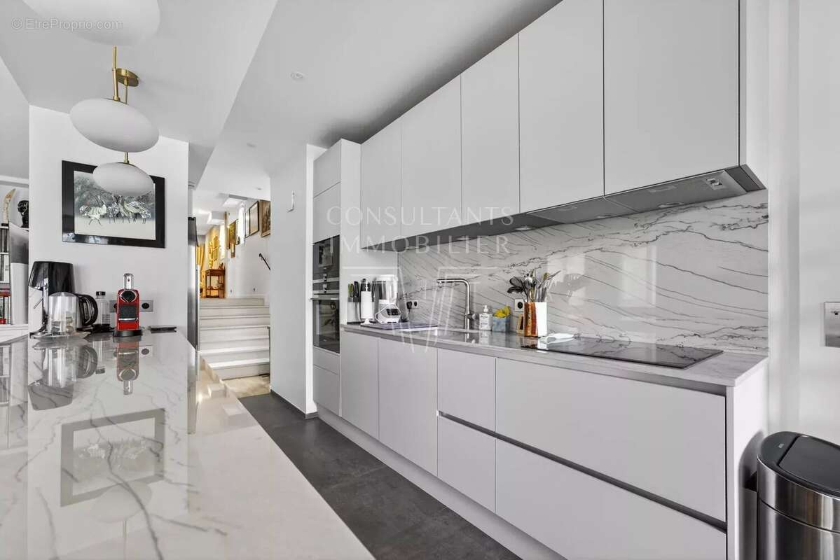 Appartement à NEUILLY-SUR-SEINE
