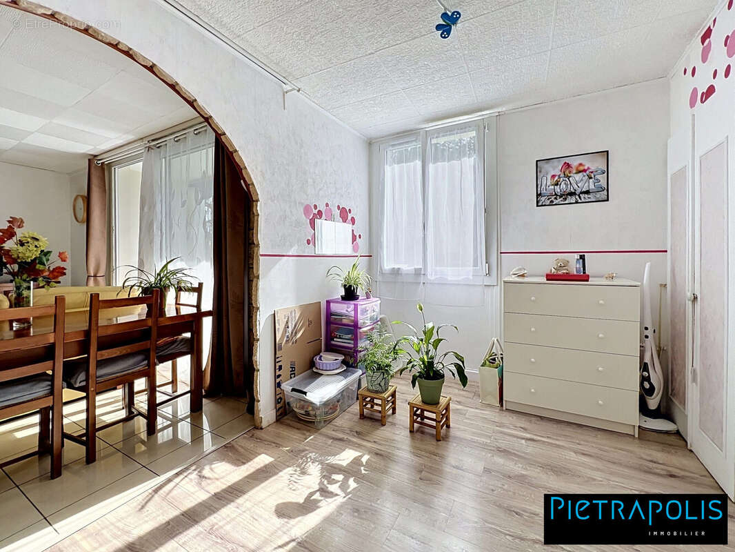 Appartement 4 pièces 67 m² à vendre à Pierre-Benite (69310) - photo 3