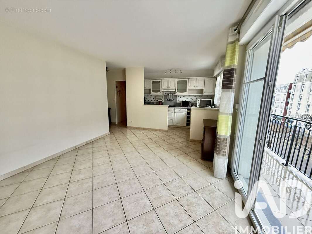 Photo 8 - Appartement à LIVRY-GARGAN