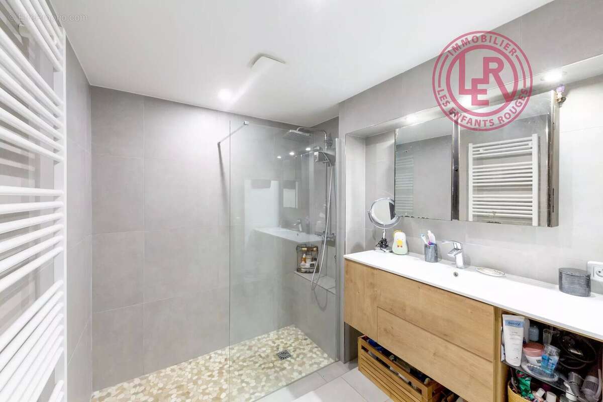 Appartement à PARIS-10E