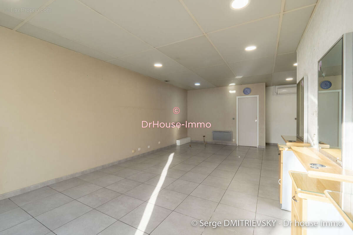 Commerce à VERTHEUIL