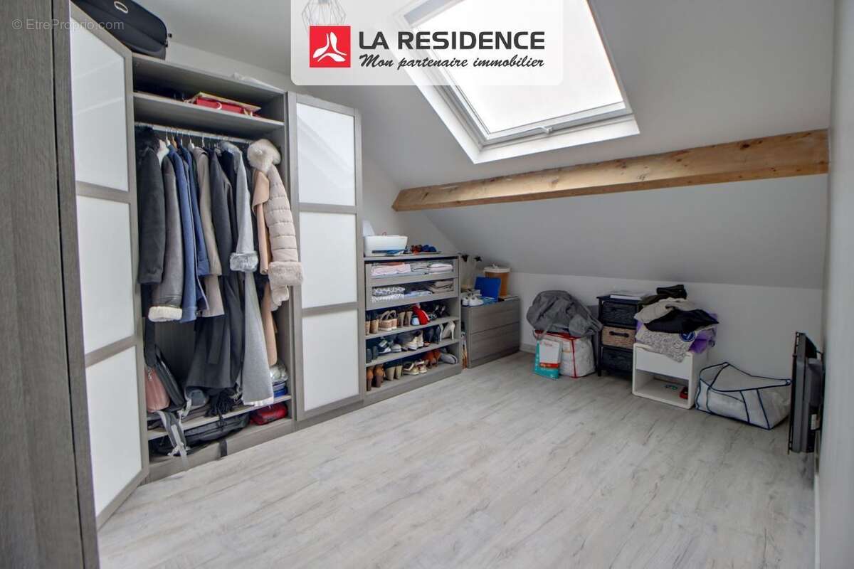 Maison à LES CLAYES-SOUS-BOIS