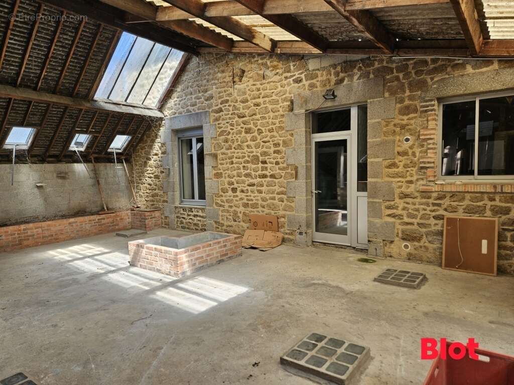 Appartement 955 m² à Fougeres  - photo 9