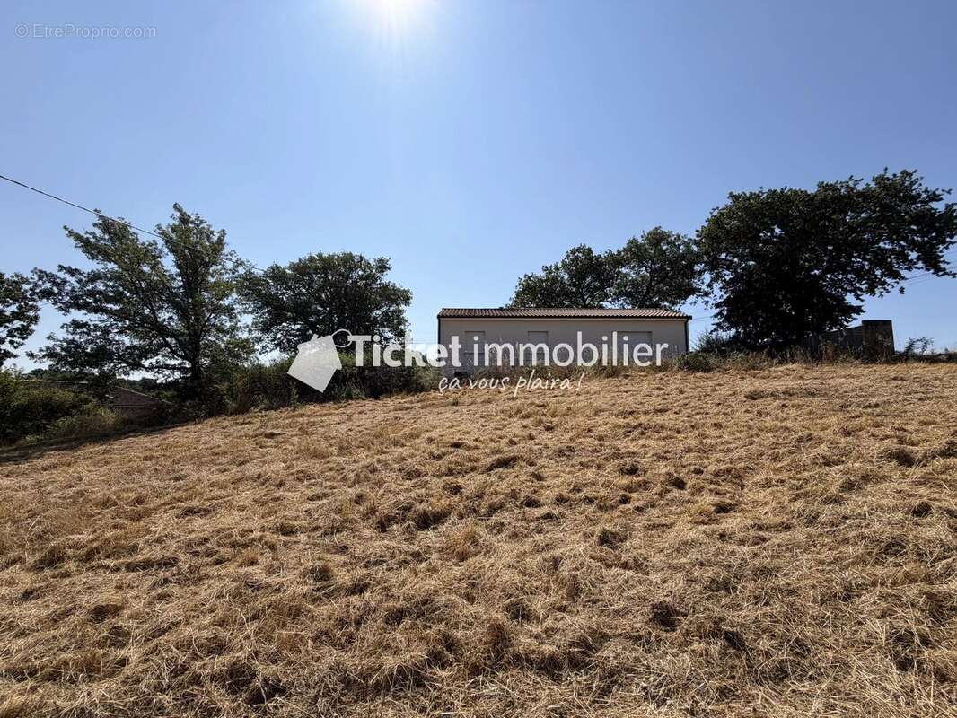 Terrain constructible 900m2 daux non viabilise libre de constructeur - photo 5