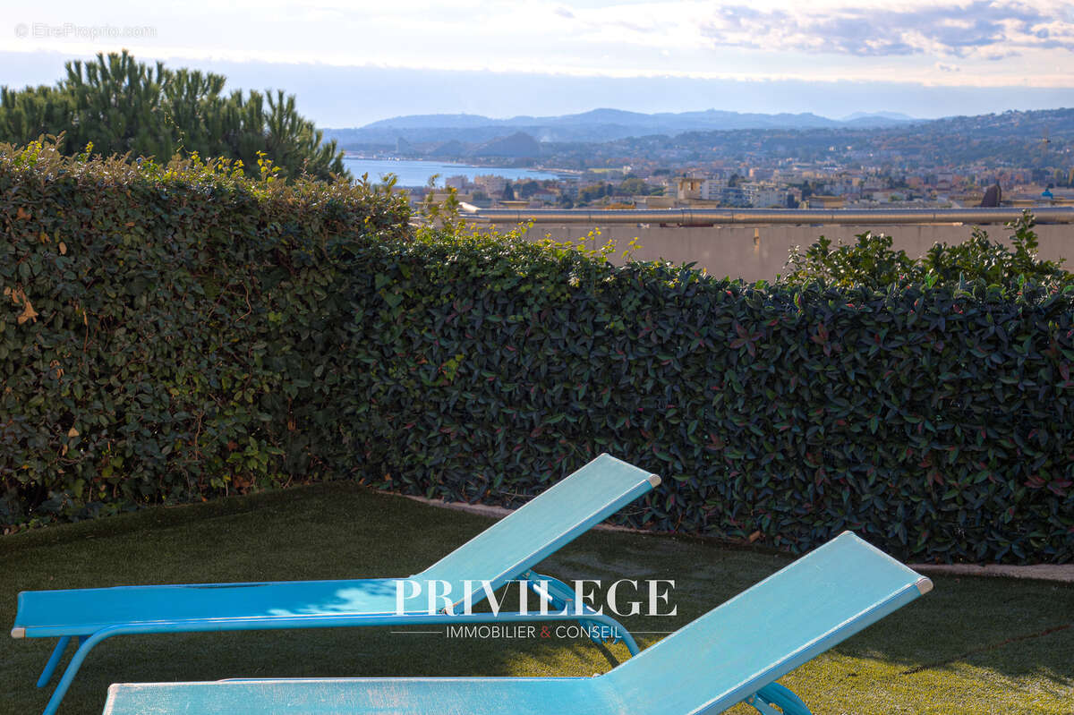 Appartement à SAINT-LAURENT-DU-VAR