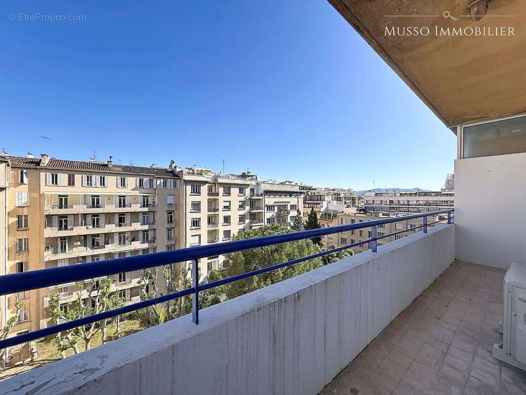 Appartement 82 m² à Marseille-8e  - photo 9