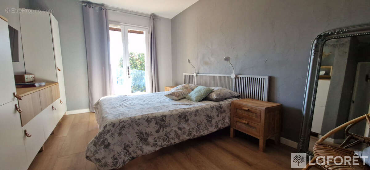 Maison à SAINT-MITRE-LES-REMPARTS