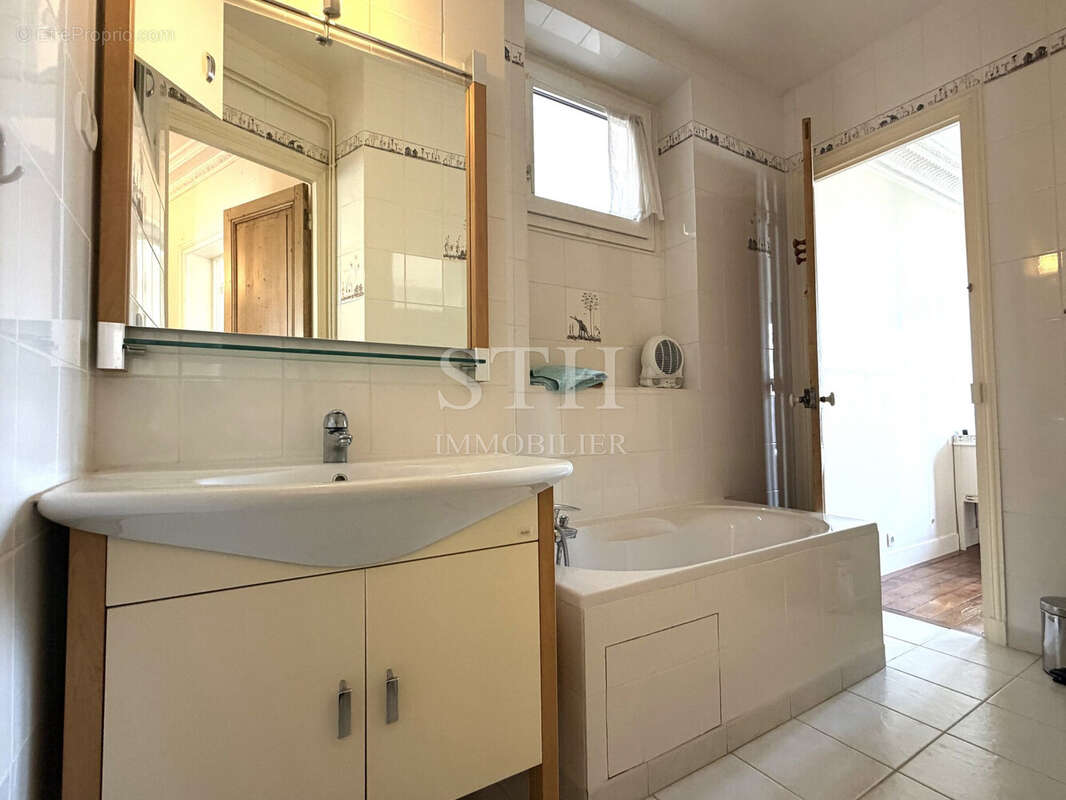 Appartement à PARIS-15E