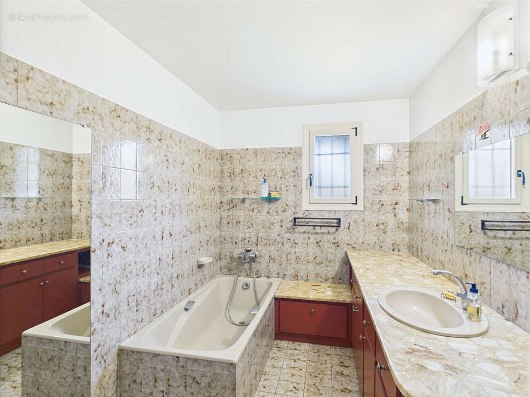 Maison à LIVRON-SUR-DROME