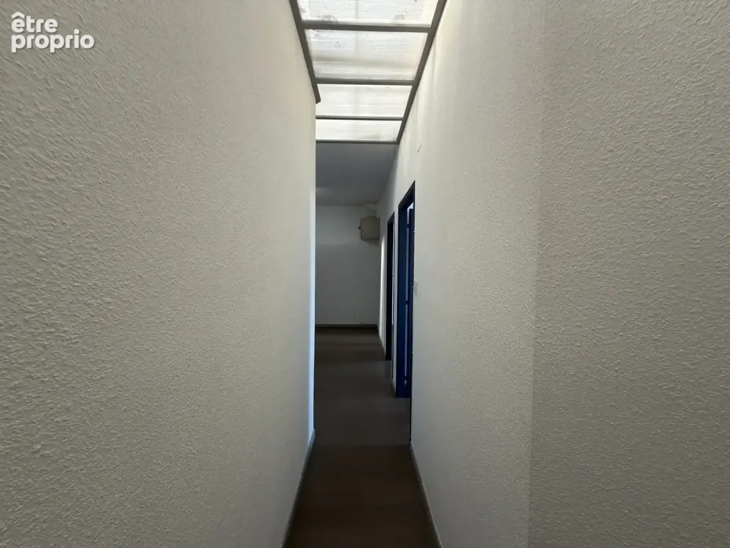 Bureau 62 m2 face à la gare avec parking et potentiel d'agrandissement - photo 4
