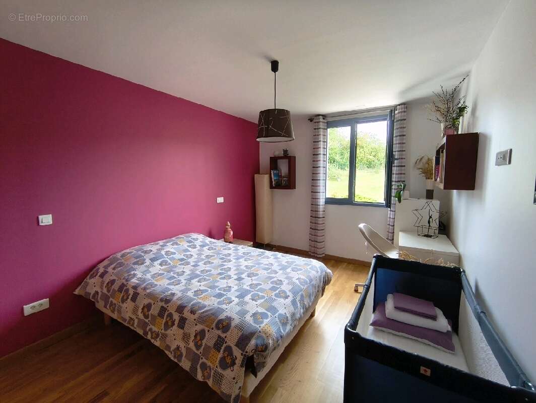 Maison à VALLANGOUJARD