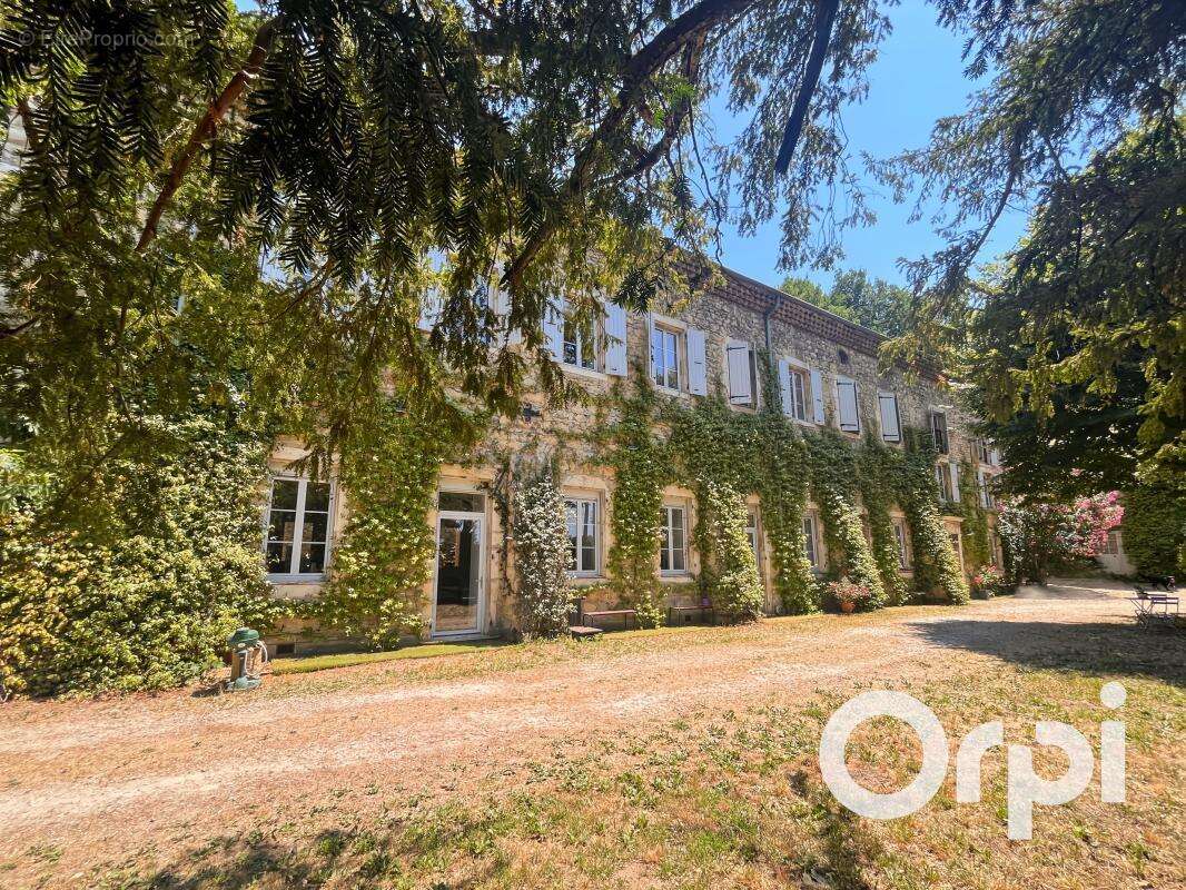 Domaine d'exception en pierre composé de trois propriétés indépendantes au cœur d'un écrin naturel préservé - photo 3